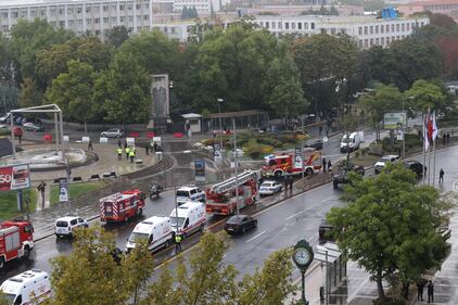 Attentato in Turchia: kamikaze si fa esplodere davanti al ministero degli Interni ad Ankara 2