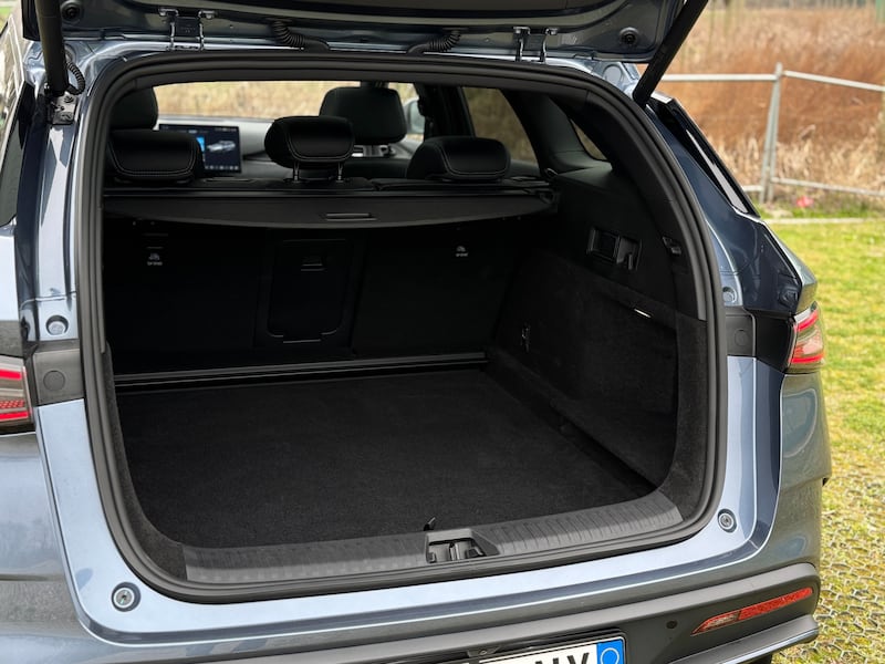 BYD Seal 6 DM-i Touring: guarda tutte le foto 11