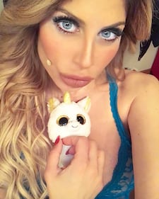 Paola Caruso, scollatura hot su Instagram 11