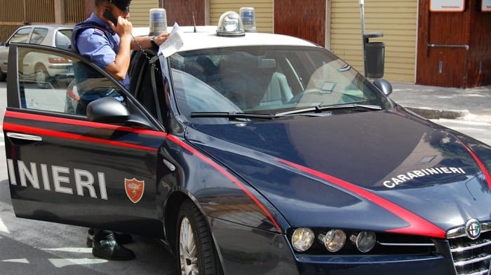 Tre turiste rubavano antenne dalle auto in sosta