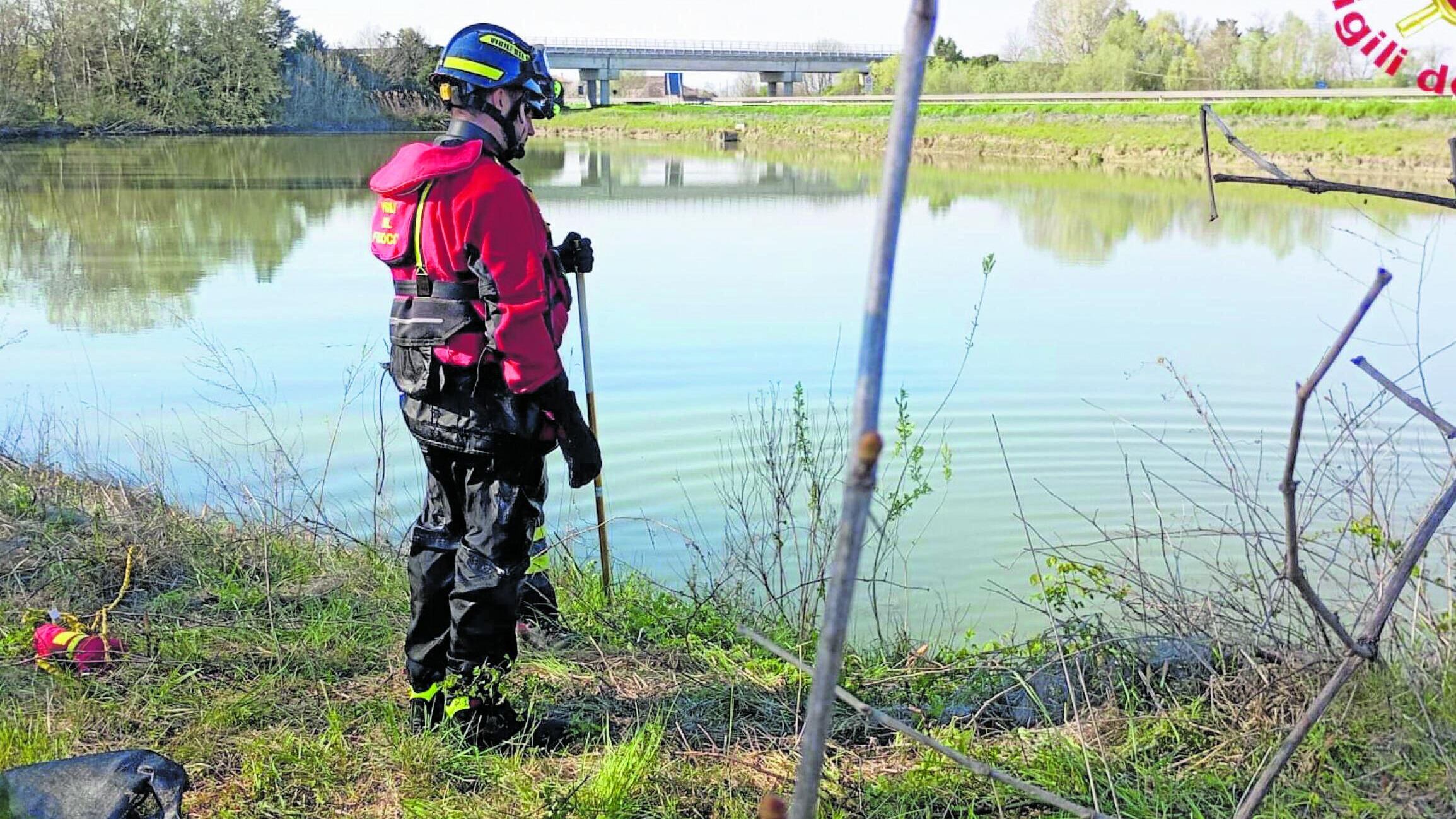 Mamma e figlio trovati morti nel lago