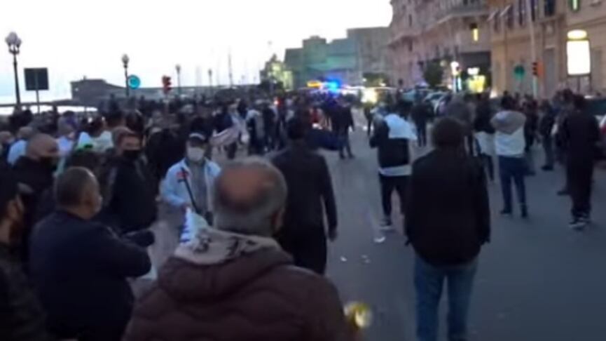 A Napoli centinaia in piazza: proteste contro la zona rossa