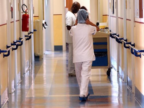 Salerno, 400 letti d'ospedale inutili. "Sono troppo larghi"