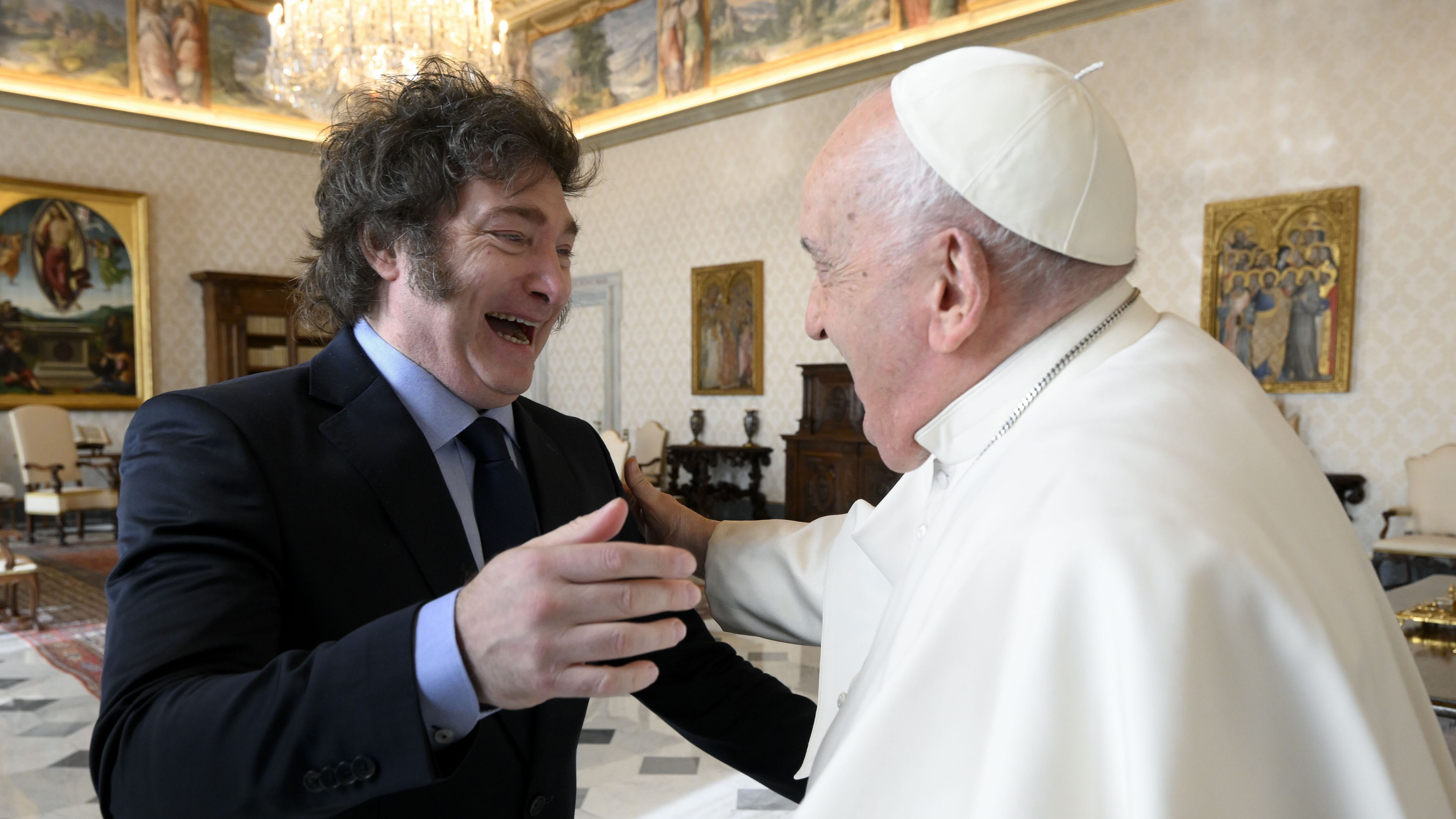 Le lettere inedite di Papa Francesco contro Milei: "Lacchè"