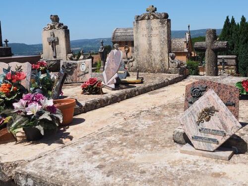 Pesaro, cimitero usato come sala udienze per l’evento “Vampirismi”