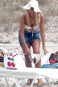 Grande Fratello Vip, doccia hot per Valeria Marini 36