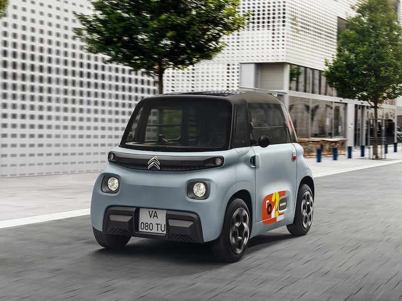 Il ritorno al futuro nell'era dell'elettrico: il lusso dei ventenni è viaggiare in microcar