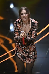 Sanremo 2024: ecco il look della terza serata del Festival di Angelina Mango 12