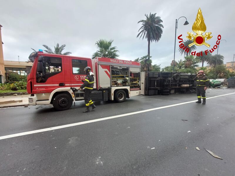 Genova vessata dal maltempo, le immagini dei danni 4