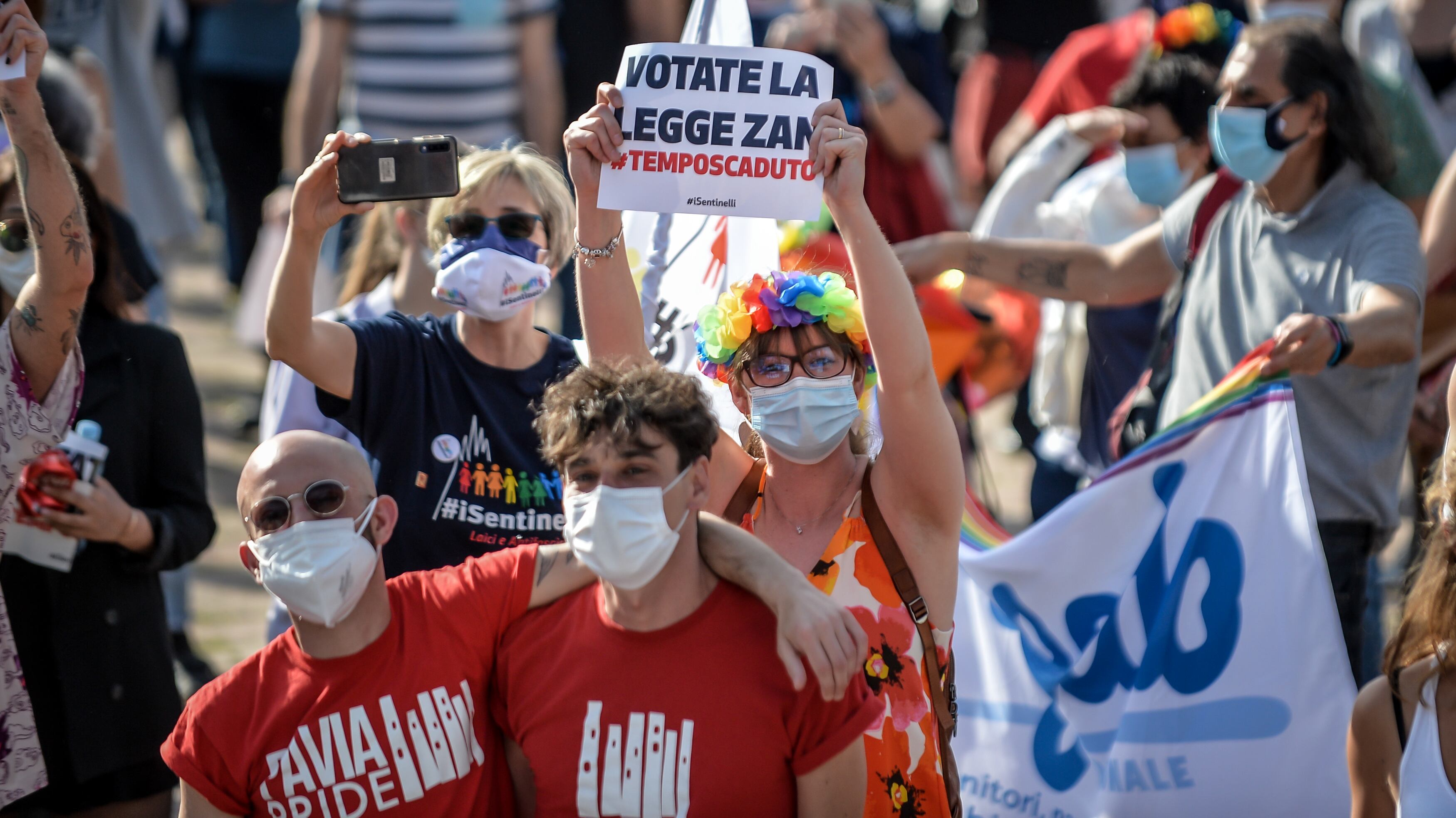 "Rivela il nostro sesso": l'ira dei trans contro il Green pass