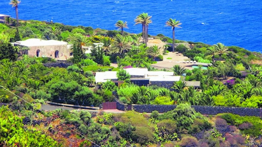 Lo yacht Maìn da 65 metri e le ville a Forte e Pantelleria nel tesoro del Signor Armani