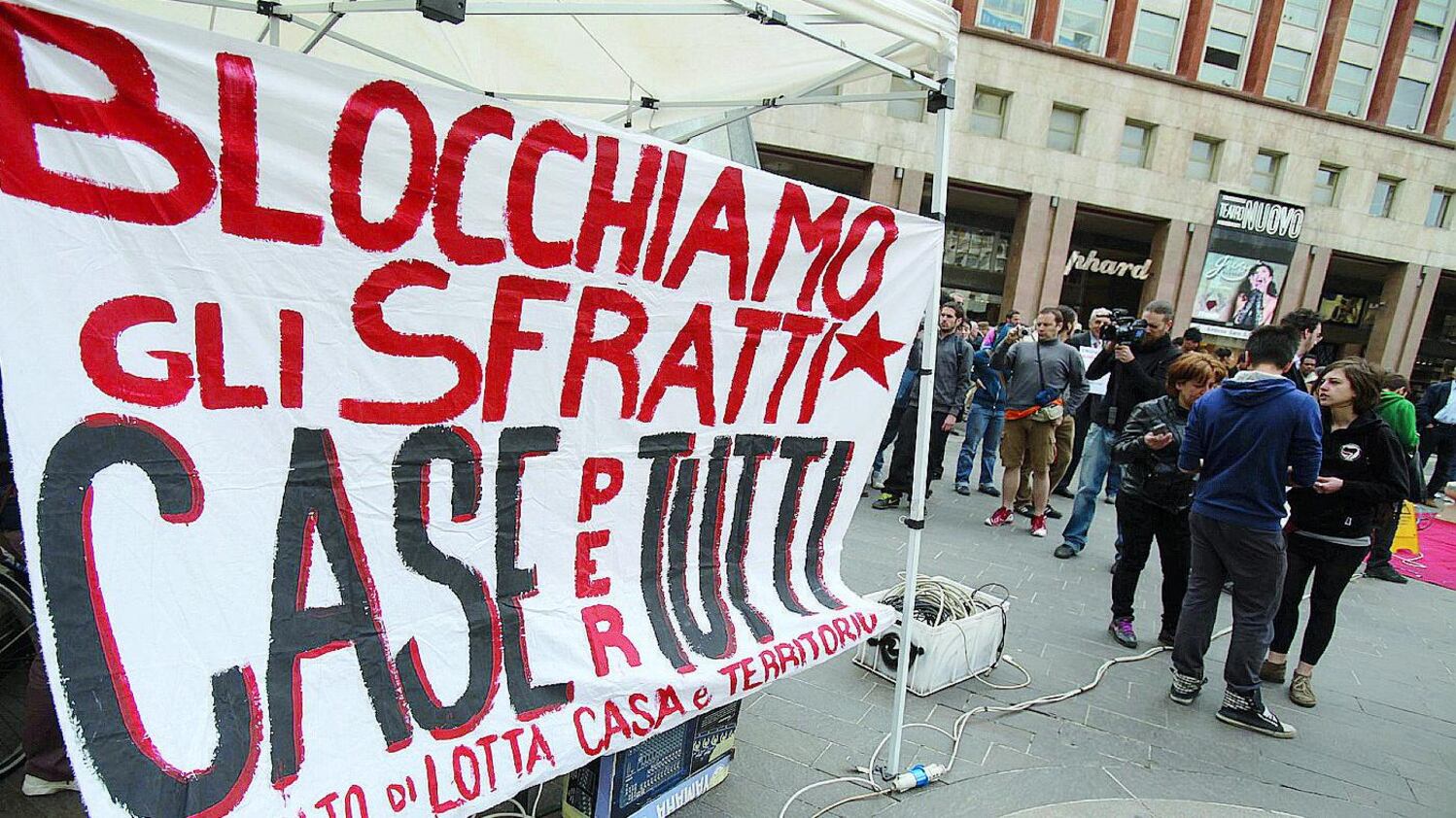 Stop agli sgomberi, bufera sul prefetto: «No a zone franche»