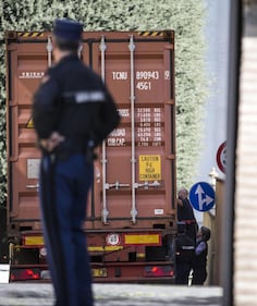 Il camion con le immagini osè imbarazza il Vaticano 3