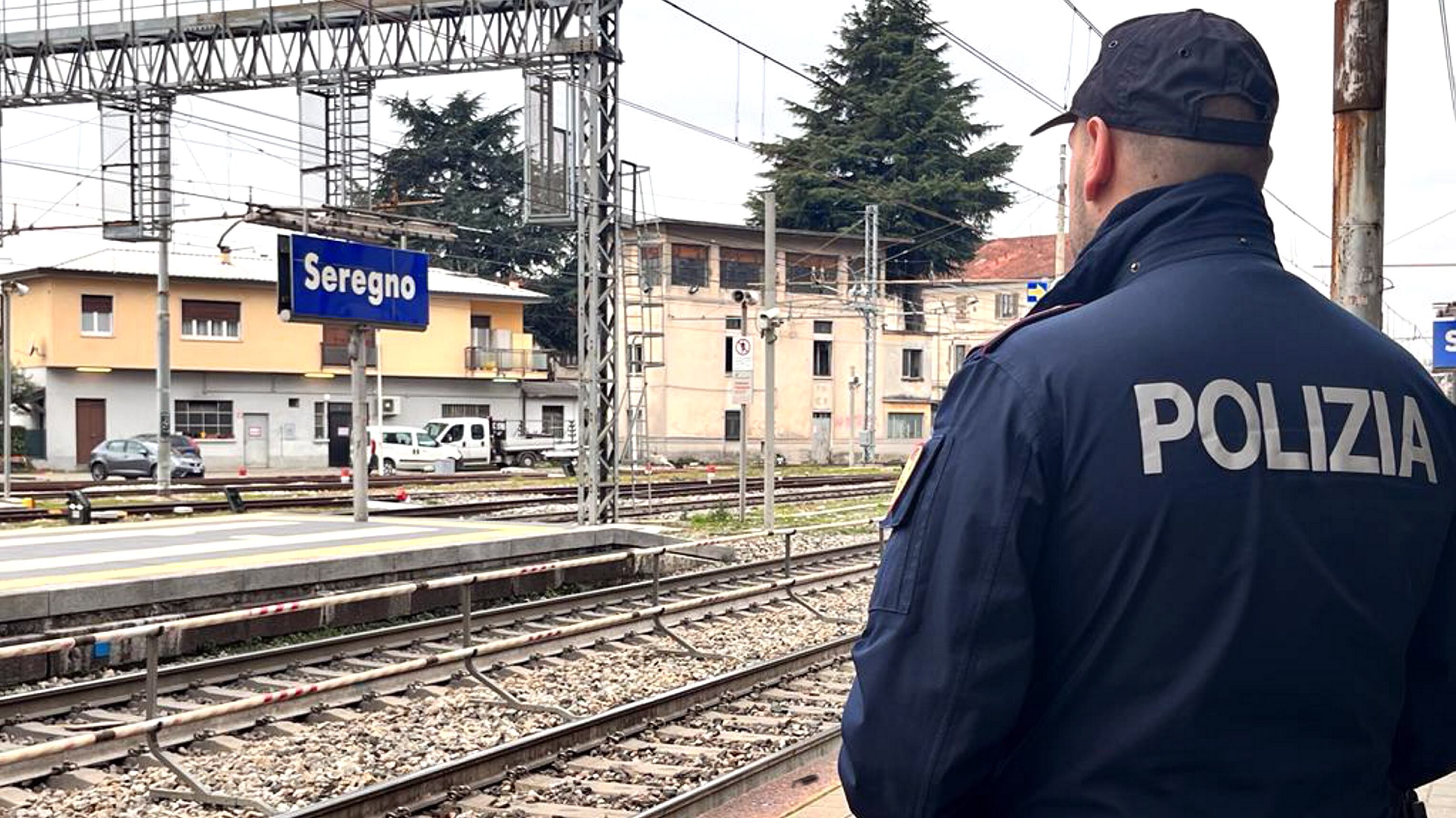 "15enne sotto al treno in un agguato". Preso il branco di Seregno