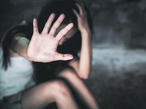 Dal bullismo agli abusi sessuali e alla sextortion: come cambia la violenza tra minori