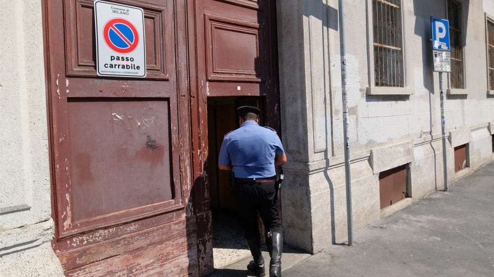 Milano, aggredisce il vicino di casa e gli sfonda il cranio: gravissimo un 62enne
