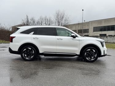 KIA Sorento HEV 2025: guarda la gallery del SUV 7 posti ibrido full 7