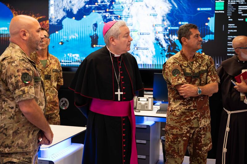 Visita di Monsignor Marcianò al personale militare e civile del Covi 6