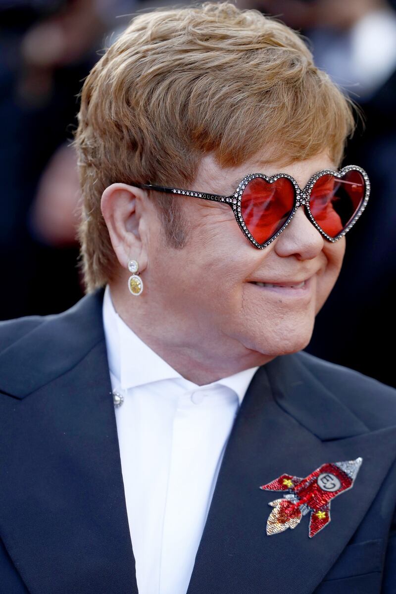 Elton John promuove "Rocket Man": foto 9