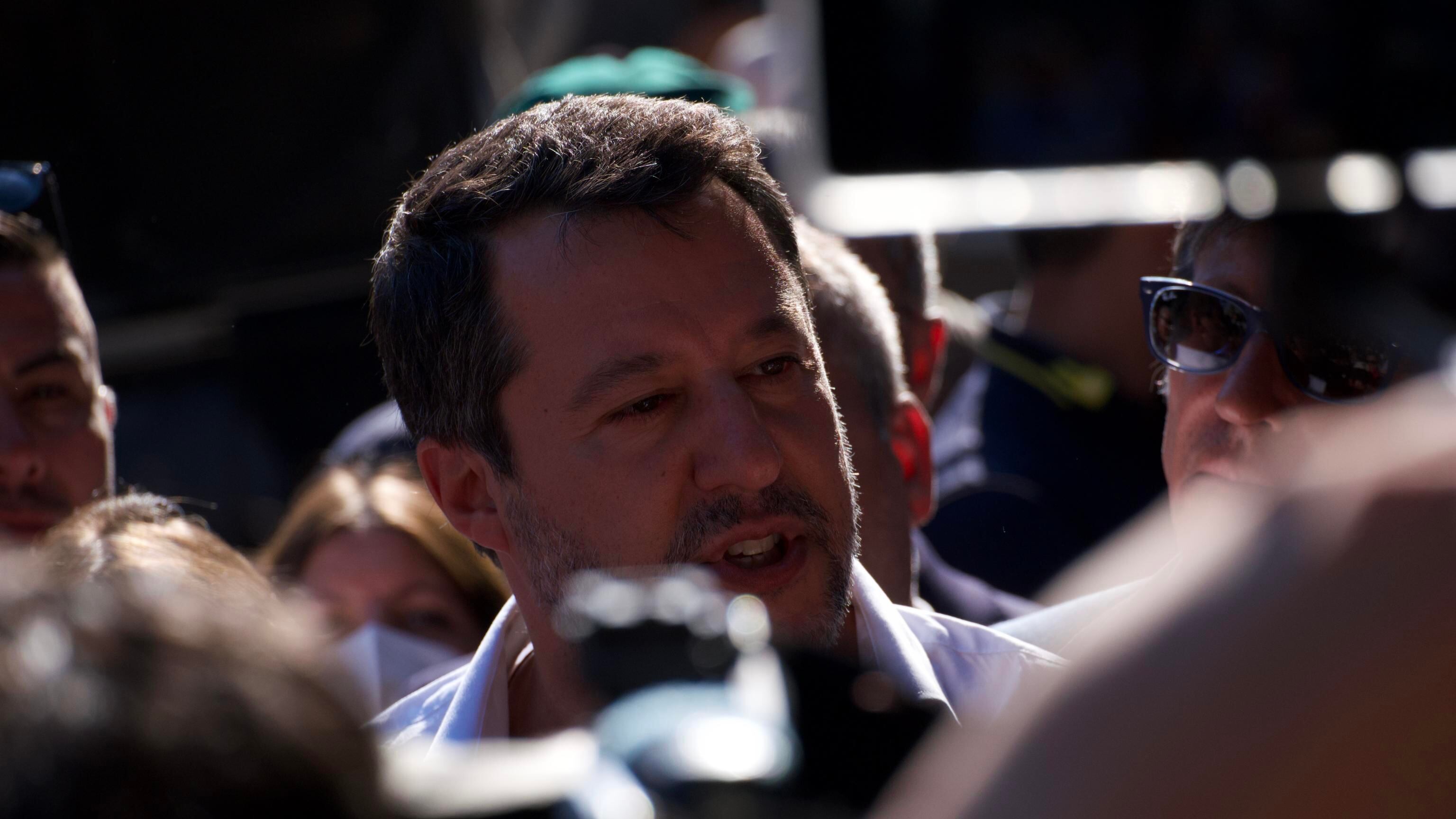 "Serve un commissario straordinario per gestire i migranti": la proposta di Salvini