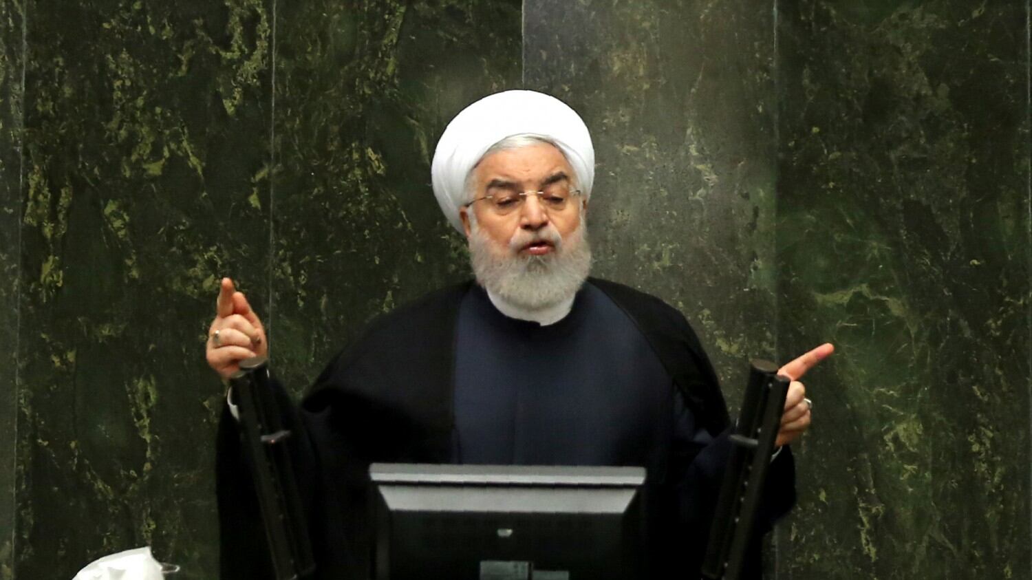 Iran, l'annuncio di Rouhani. "Domani terzo step per disimpegno nucleare"