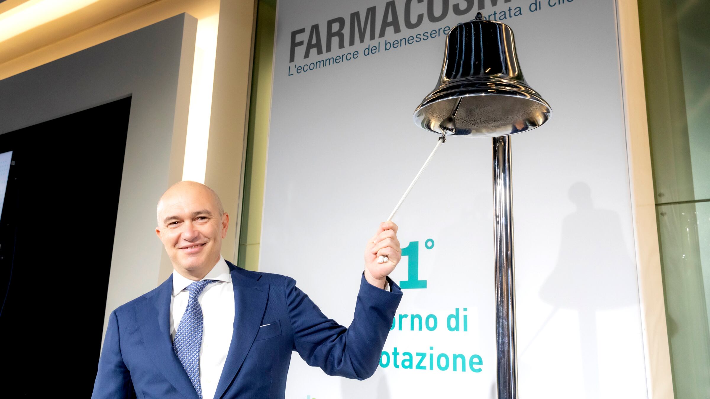 Nuovo logo, corporate image e sito web: Farmacosmo si rinnova