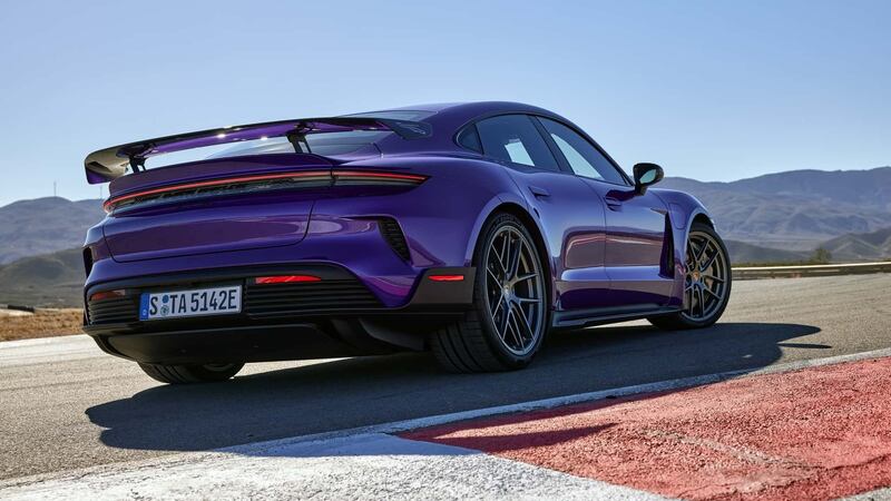 Porsche Taycan Turbo GT, guarda tutte le foto 8