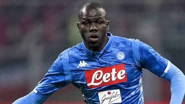Due "buu"? Niente partita. Resa del calcio ai razzisti