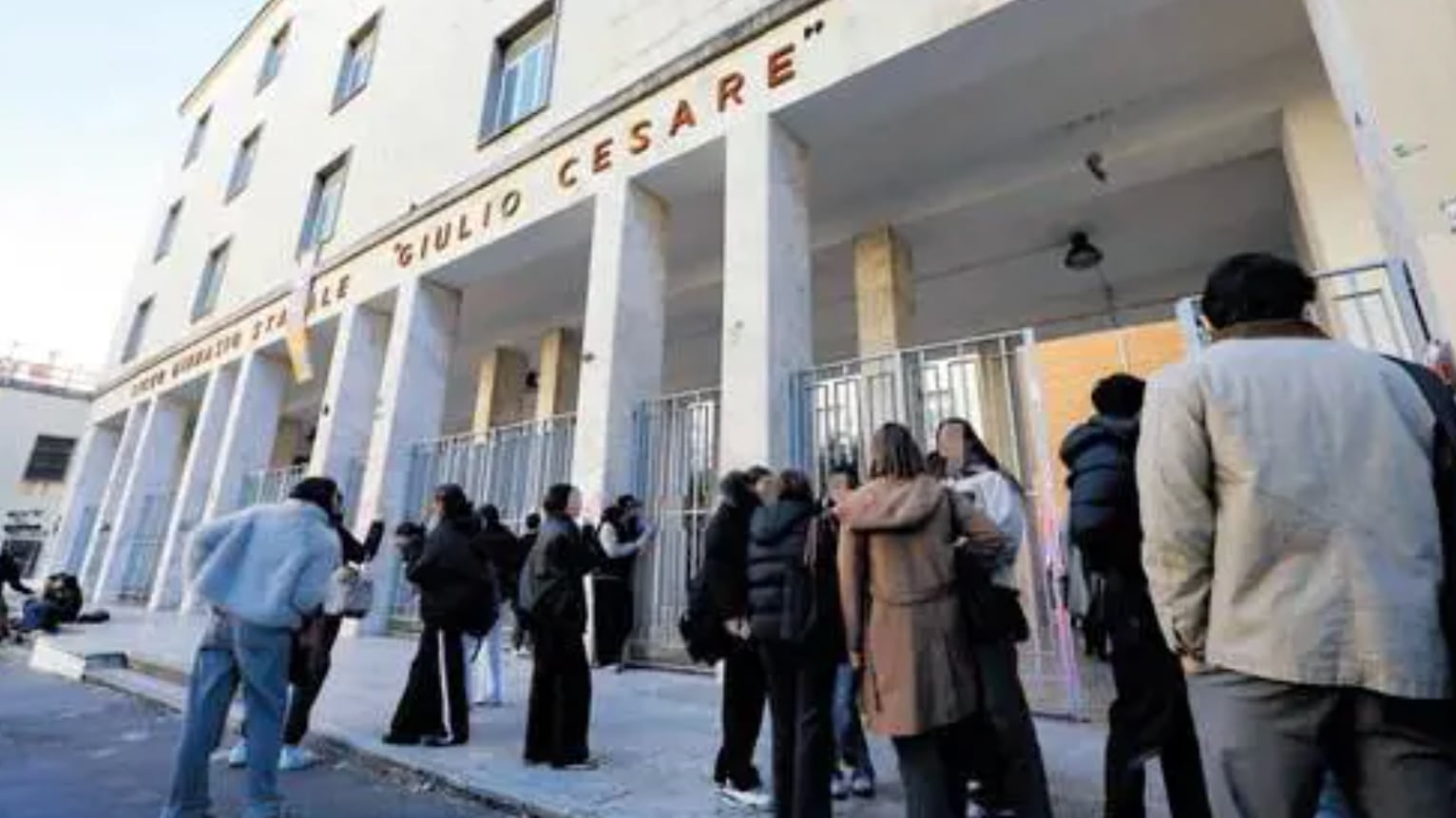 Roma, il caso della “lista stupri”. Individuato un 14enne: "spinto dai compagni più grandi"