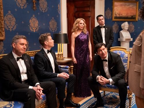 Torna la "cena con delitto"