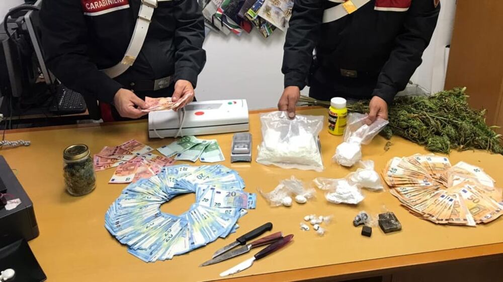 Smantellato laboratorio di droga a Capena: in casa erba e cocaina