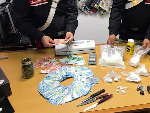 Smantellato laboratorio di droga a Capena: in casa erba e cocaina