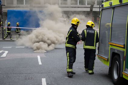 Maxi incendio a Londra: 2mila persone in fuga 11