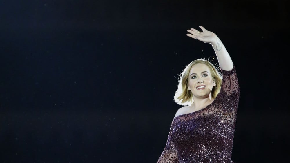 Adele cancella tutti i concerti: "Sono devastata, perdonatemi"