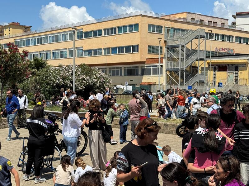 Terremoto, forte scossa ai Campi Flegrei 6