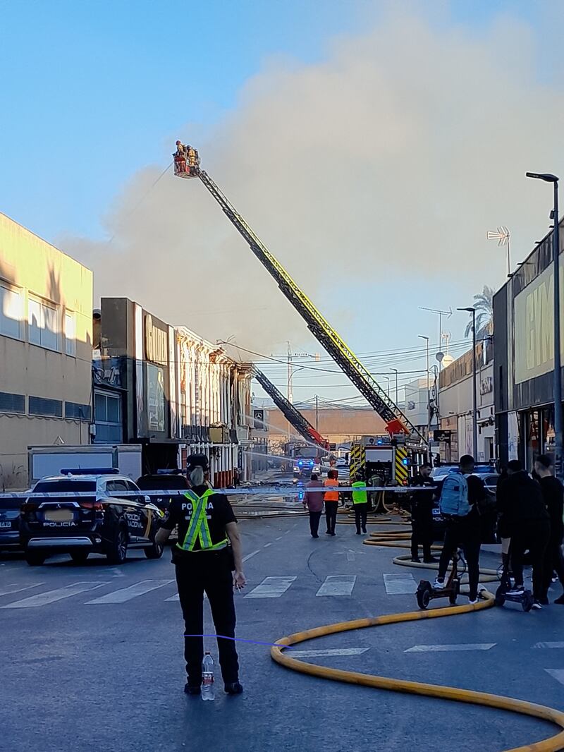 Un'incendio è scoppiato attorno alle 6 del mattino nella discoteca Teatre di Murcia, in Spagna: il bilancio è di 7 morti e 4 feriti 4