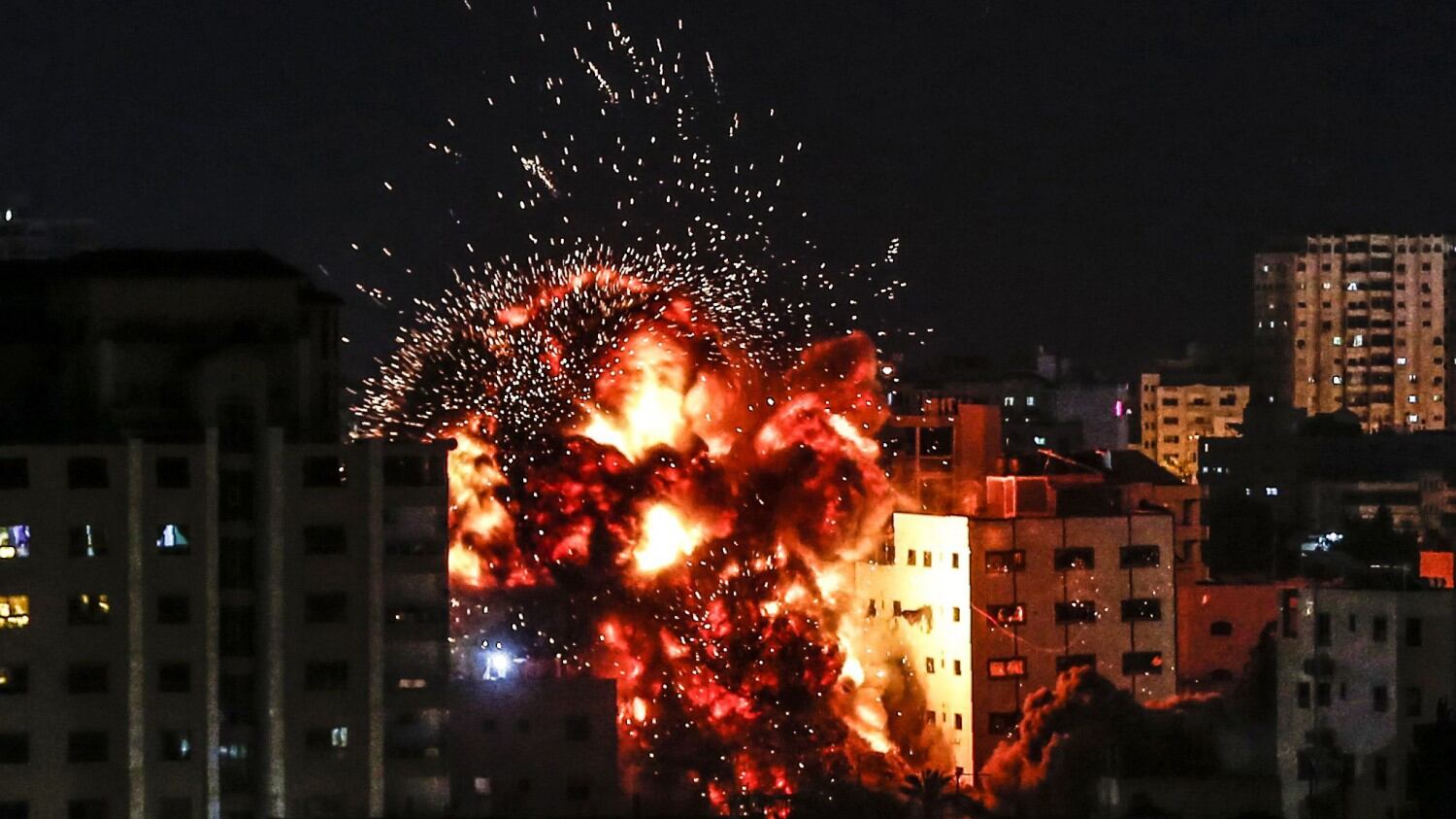 Da Gaza oltre 600 missili Israele risponde coi raid. Ucciso un capo di Hamas