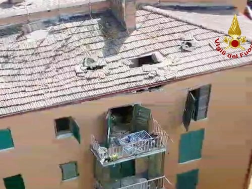 Esplosione in una palazzina di quattro piani a Perugia: due feriti, uno è grave