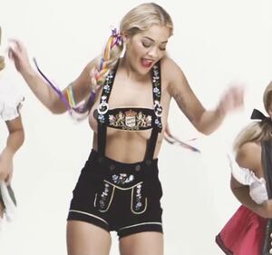 Rita Ora nuda per Natale 4