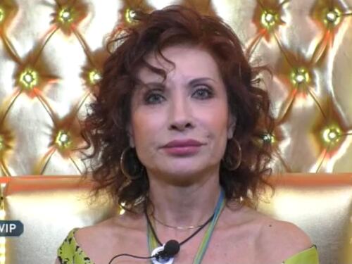 "Il compagno la picchia". D'Eusanio fuori dal Gf per i veleni sulla Pausini