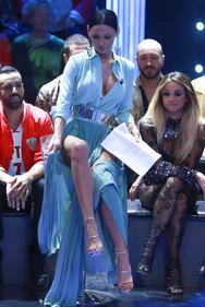 Anna Tatangelo, spacco sexy con fotomontaggio 17