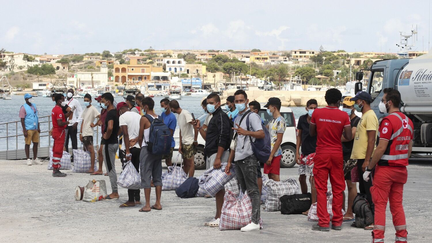 Un altro "trionfo" del governo: Lampedusa di nuovo nel caos