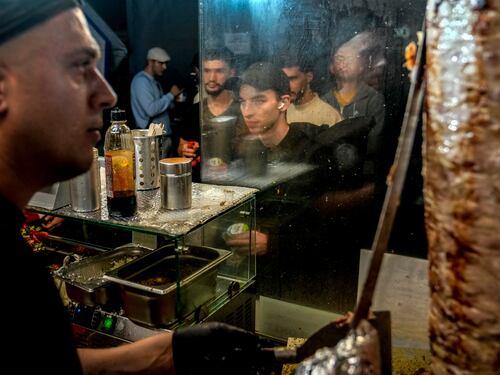 Lo sciopero del kebab: a rischio lo street food favorito dai tedeschi