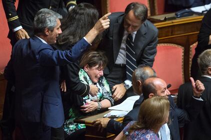 Bianconi colpita nel tumulto: ferita alla spalla 4