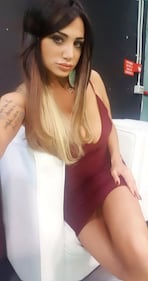 Marika Fruscio, scollatura hot dalla camicia 4