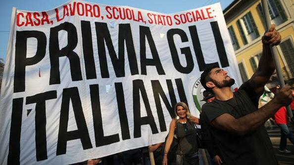 Salvini mette nel mirino CasaPound? "Tutti gli abusivi da sgomberare"