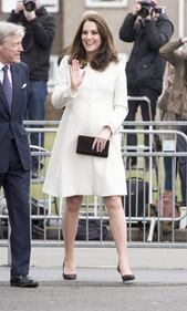 Kate Middleton incinta, gli scatti della gravidanza 18