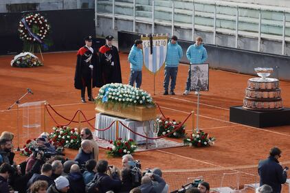 L'omaggio sulla terra rossa per il re del tennis italiano 15