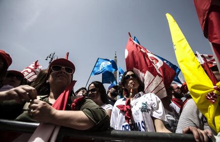 La "buona scuola" in piazza contro la riforma:  "Renzi puffarolo" 15