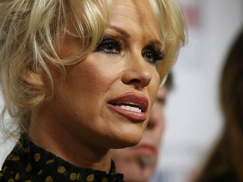 Pamela Anderson, sexy in Francia contro il foie gras